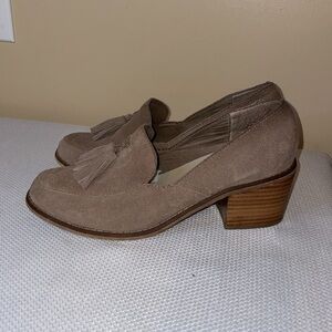 Seychelles women’s loafers 9.5 heels suede leather tassel chunky tan